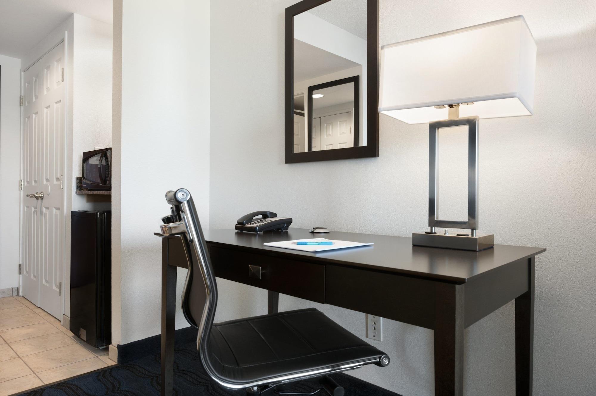 Holiday Inn Express St. Louis Arpt - Maryland Hgts, An Ihg Hotel Maryland Heights Exterior photo