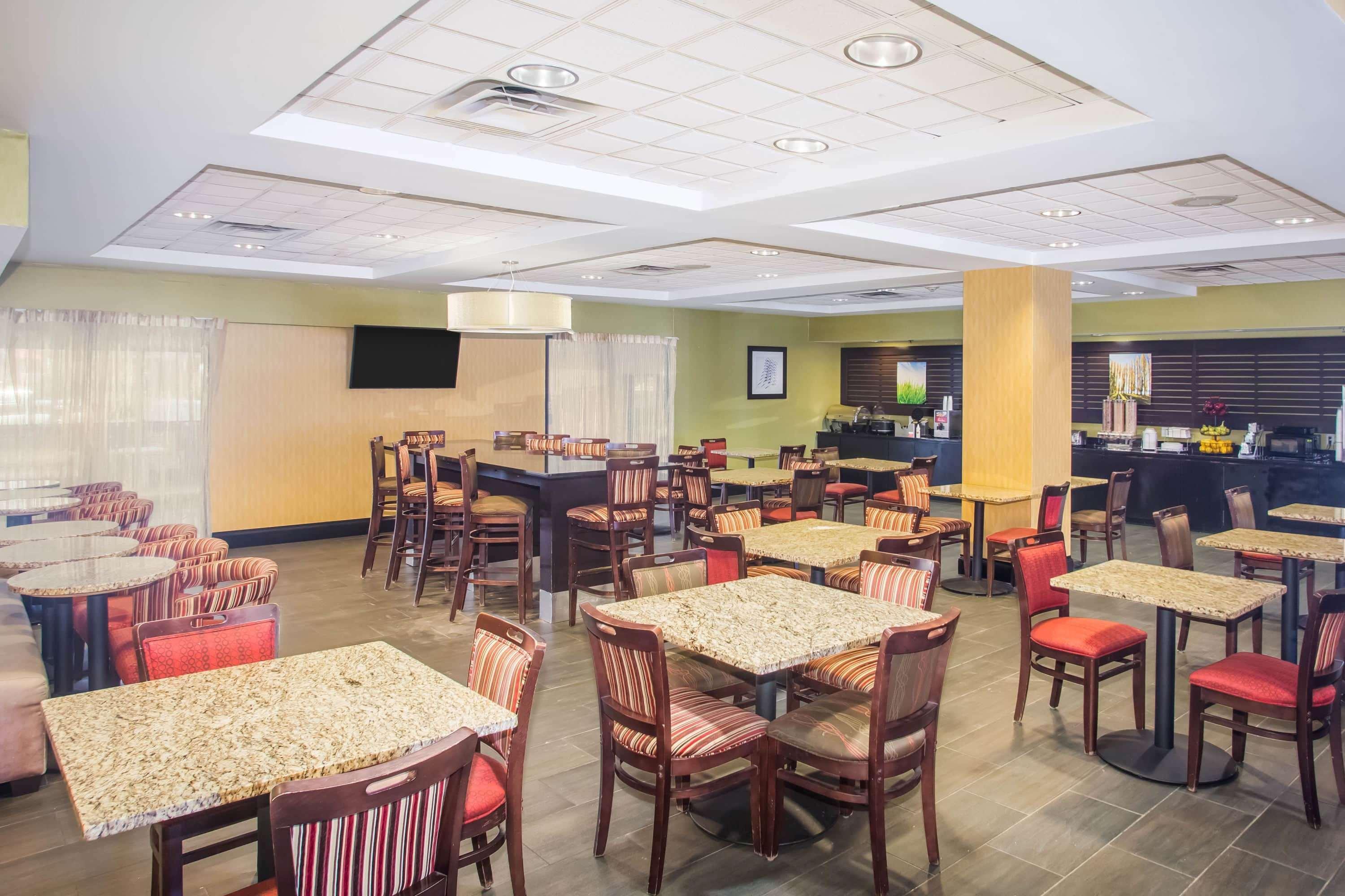 Holiday Inn Express St. Louis Arpt - Maryland Hgts, An Ihg Hotel Maryland Heights Exterior photo