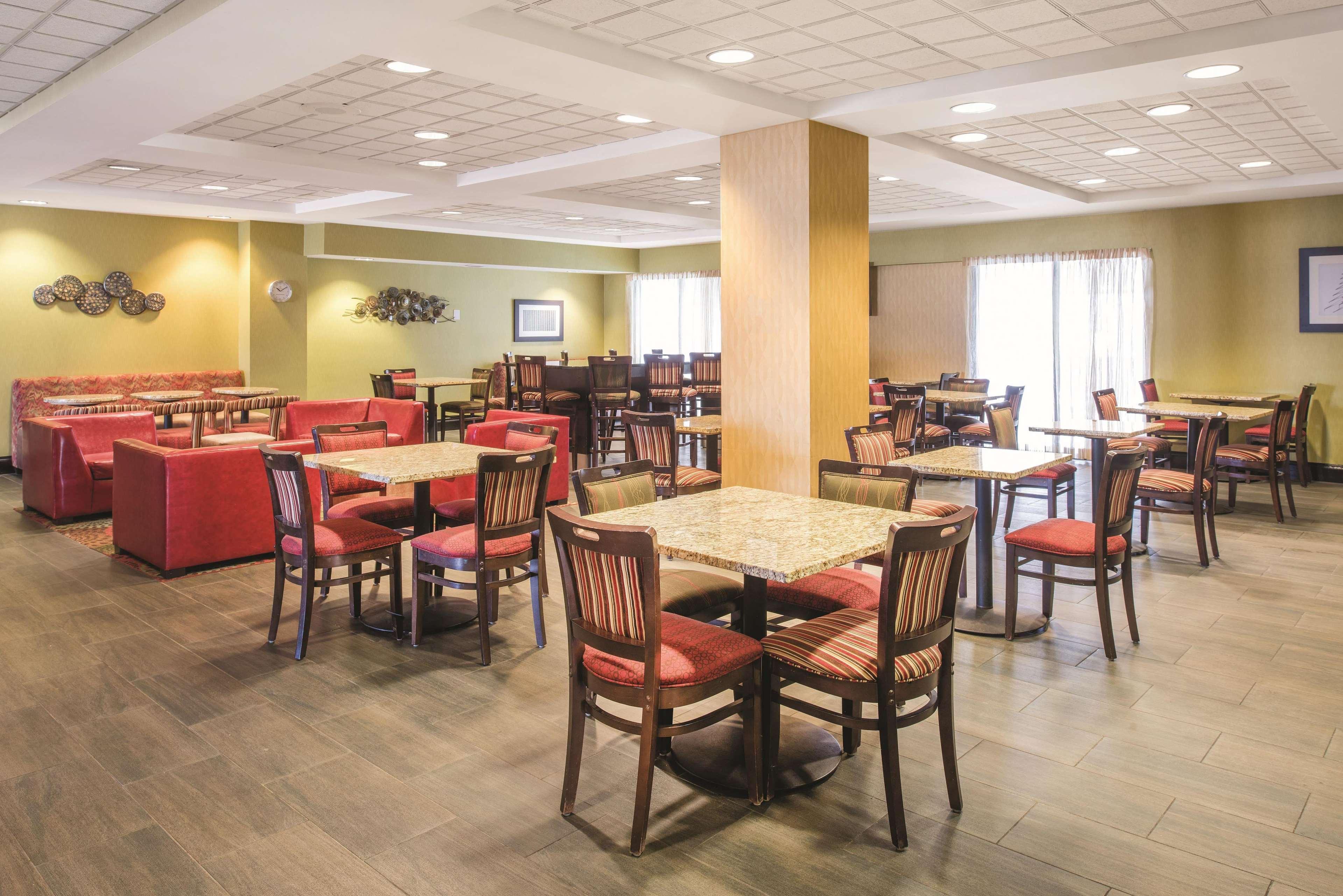 Holiday Inn Express St. Louis Arpt - Maryland Hgts, An Ihg Hotel Maryland Heights Exterior photo