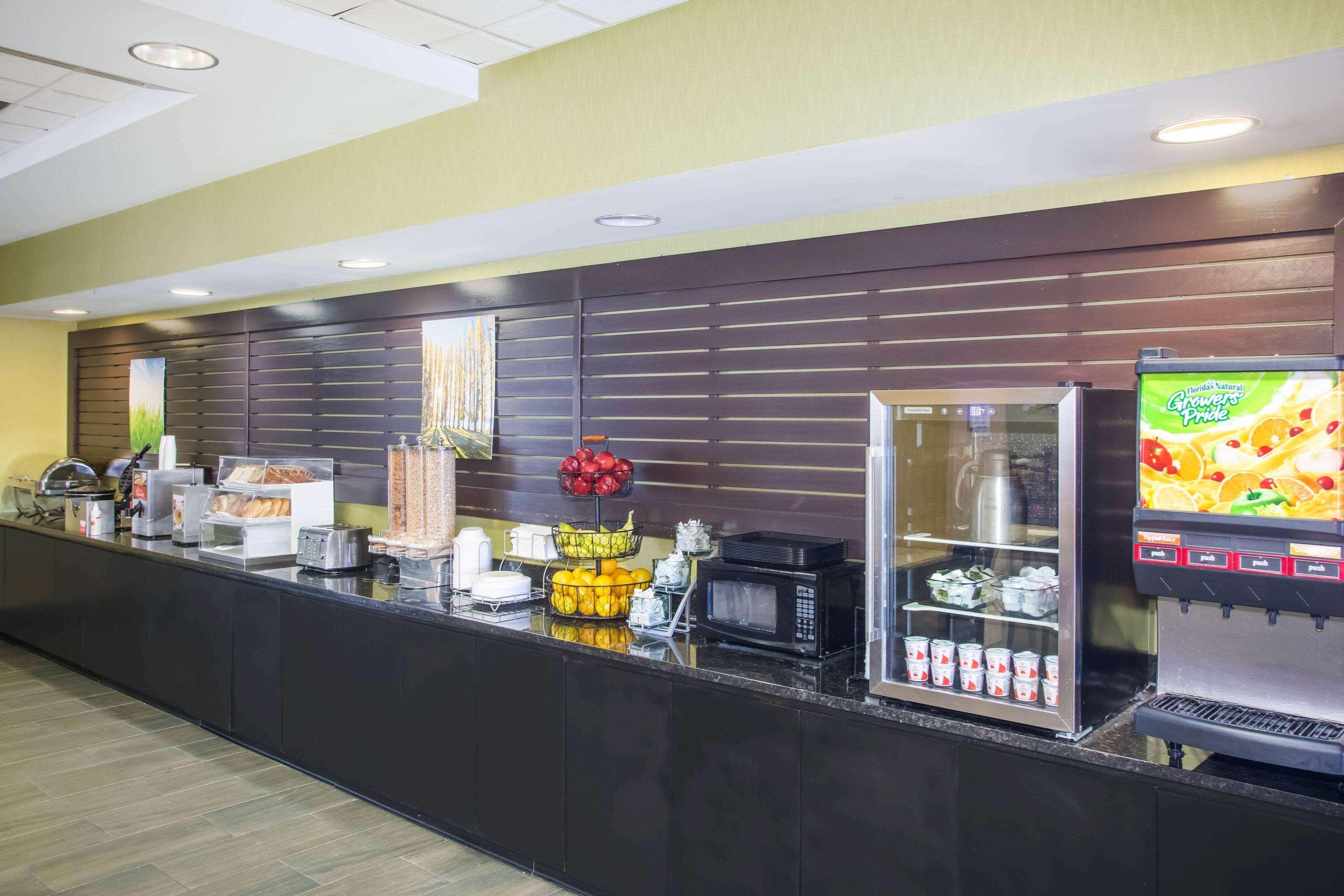 Holiday Inn Express St. Louis Arpt - Maryland Hgts, An Ihg Hotel Maryland Heights Exterior photo