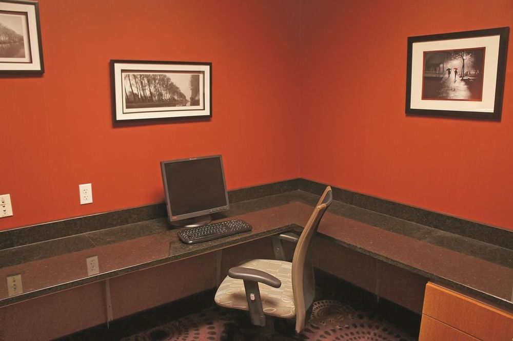 Holiday Inn Express St. Louis Arpt - Maryland Hgts, An Ihg Hotel Maryland Heights Facilities photo