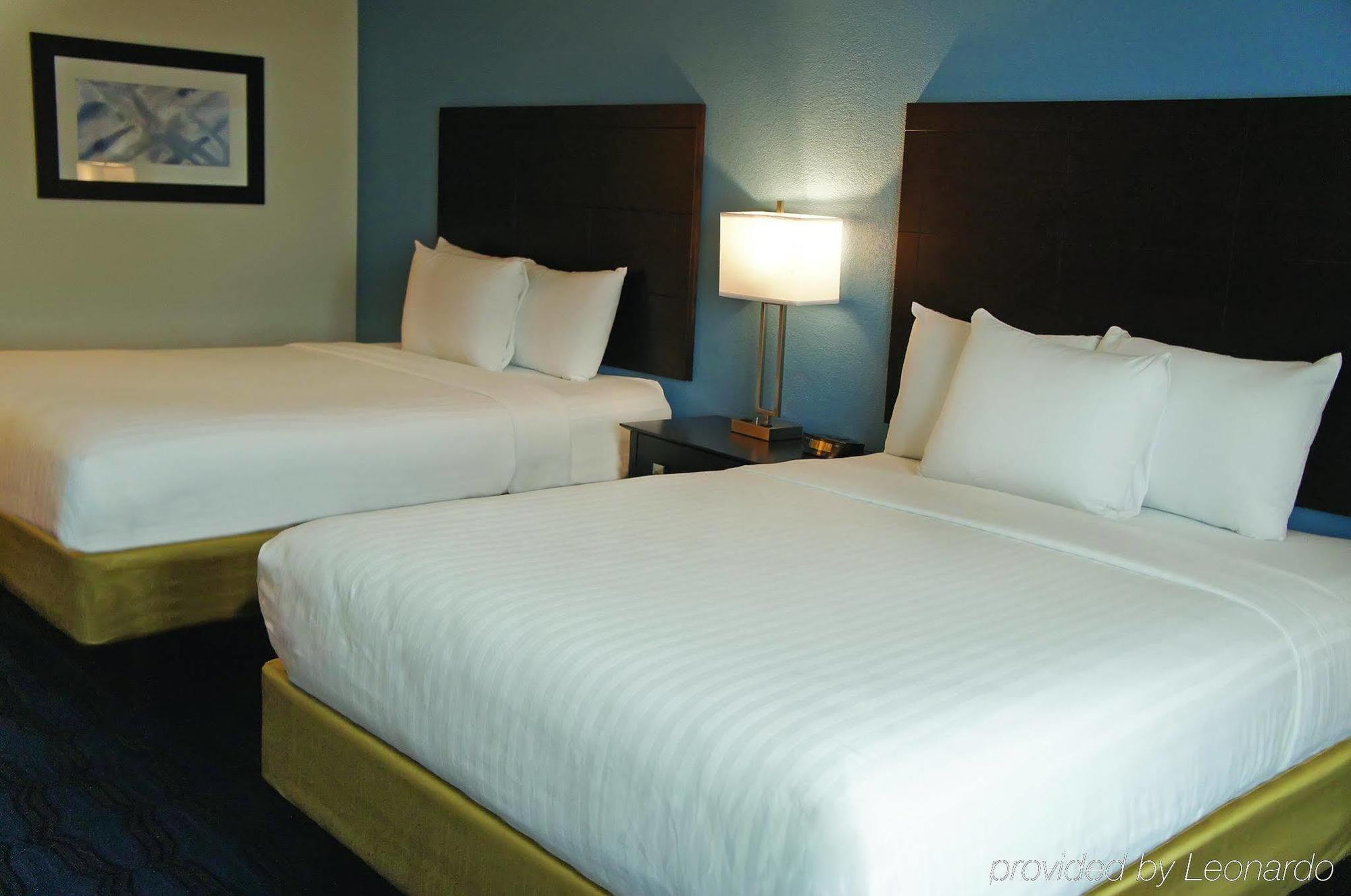 Holiday Inn Express St. Louis Arpt - Maryland Hgts, An Ihg Hotel Maryland Heights Exterior photo
